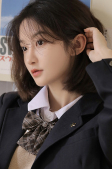 女孩把筷子放屁里